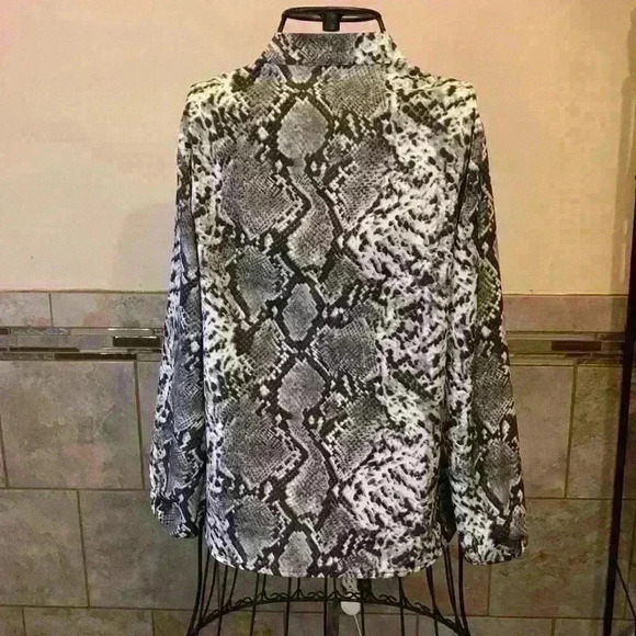 Shien Pattern Blouse - Picture 3 of 5